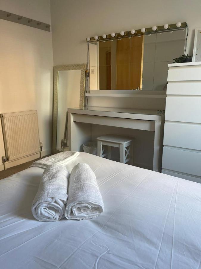 Pass The Keys Lovely 2Bedroom Flat With Balcony Edinburgh Exterior foto